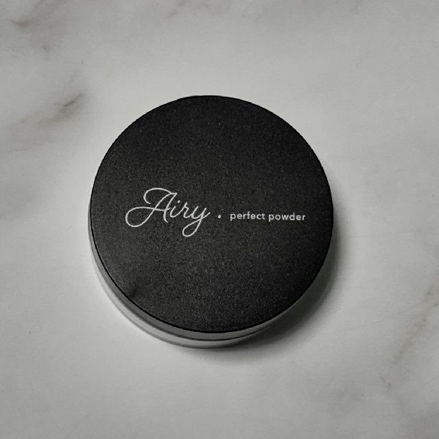 【新品】Airy Perfect Powder コスメ/美容のベースメイク/化粧品(フェイスパウダー)の商品写真