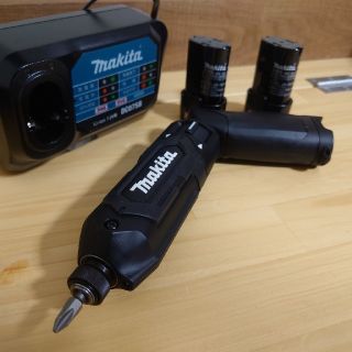 マキタ(Makita)のマキタ　7.2V　新品　充電式ペンインパクトドライバー　TD022D　SHXB(その他)