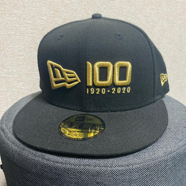 NEW ERA(ニューエラー)のニューエラ 100周年 キャップ BK×GD メンズの帽子(キャップ)の商品写真