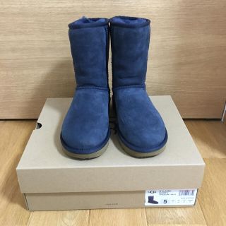 アグ(UGG)の美品 UGG アグ ネイビー クラシックショート 22 5インチ(ブーツ)