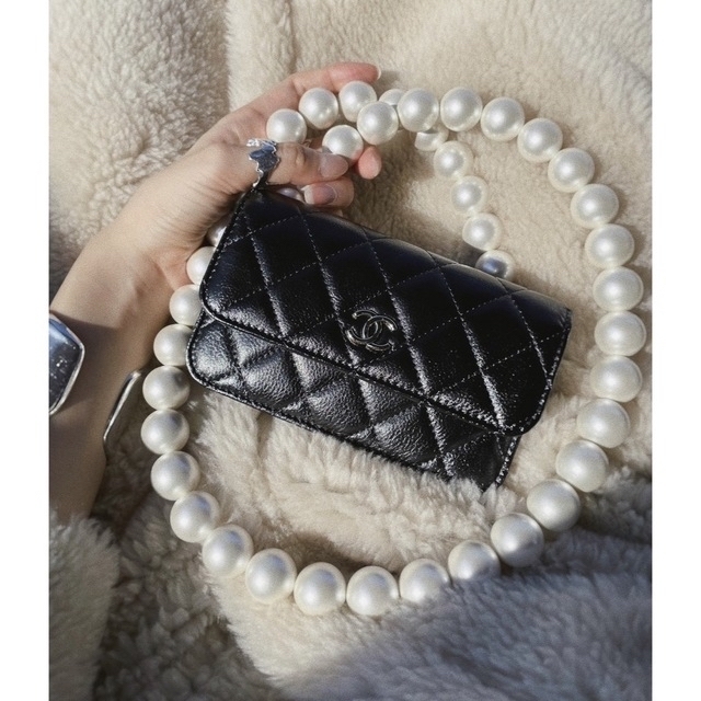 CHANEL(シャネル)のCHANEL シャネル　パール　チェーンクラッチ　バッグ　ウォレット レディースのバッグ(ショルダーバッグ)の商品写真