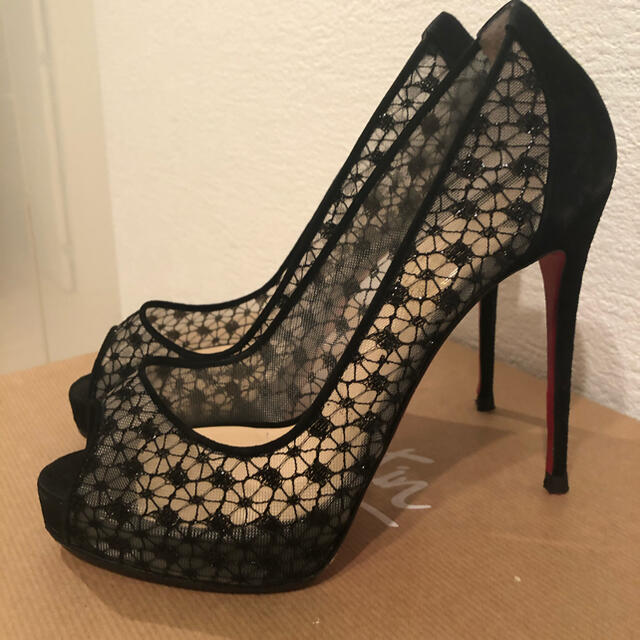 Christian Louboutin(クリスチャンルブタン)のchristian louboutin レースのヒール レディースの靴/シューズ(ハイヒール/パンプス)の商品写真
