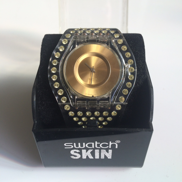 swatch(スウォッチ)のSwatch skin スウォッチ スキン アクリル樹脂ラインストーンバングル レディースのファッション小物(腕時計)の商品写真