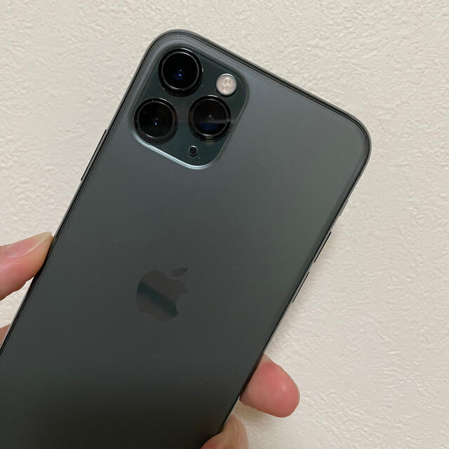 Apple(アップル)のiPhone11 pro 256GB ミッドナイトグリーン スマホ/家電/カメラのスマートフォン/携帯電話(スマートフォン本体)の商品写真