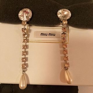 ミュウミュウ(miumiu)のmiu miu♡イヤリング(イヤリング)