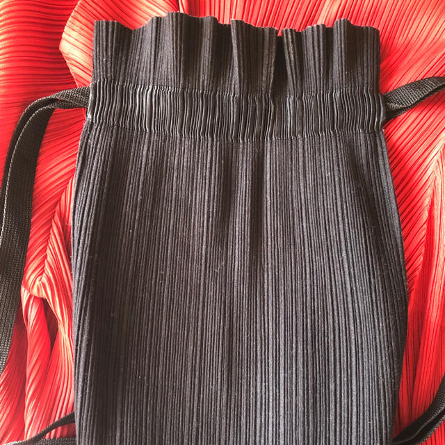 PLEATS PLEASE ISSEY MIYAKE - プリーツプリーズ リュックサック 黒の