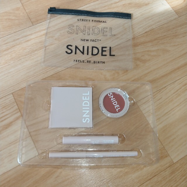 SNIDEL(スナイデル)のSNIDEL　化粧品　sweet付録　2018年10月号 コスメ/美容のキット/セット(コフレ/メイクアップセット)の商品写真