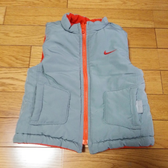 NIKE(ナイキ)の100cm★NIKEリバーシブルベスト キッズ/ベビー/マタニティのキッズ服男の子用(90cm~)(ジャケット/上着)の商品写真