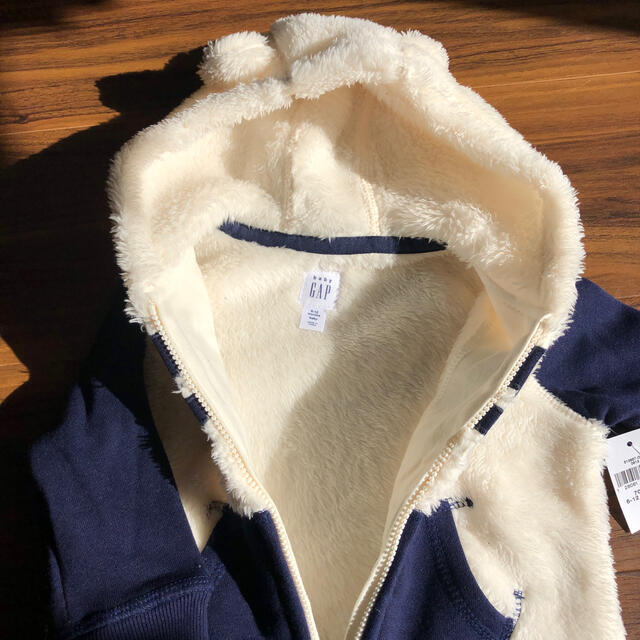 babyGAP(ベビーギャップ)の新品タグ付き　GAPボアパーカー　70 キッズ/ベビー/マタニティのベビー服(~85cm)(ジャケット/コート)の商品写真