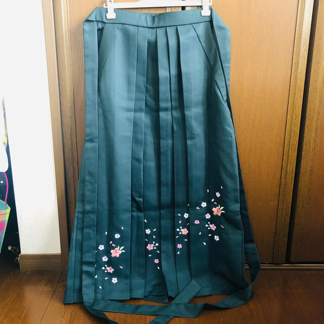 袴　卒業式　コスプレ　刺繍入り レディースの水着/浴衣(着物)の商品写真