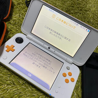 ニンテンドー2DS(ニンテンドー2DS)の2dsll ホワイト×オレンジ(携帯用ゲーム機本体)