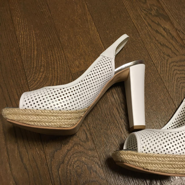 DIANA(ダイアナ)の白のサンダルです😀 レディースの靴/シューズ(サンダル)の商品写真
