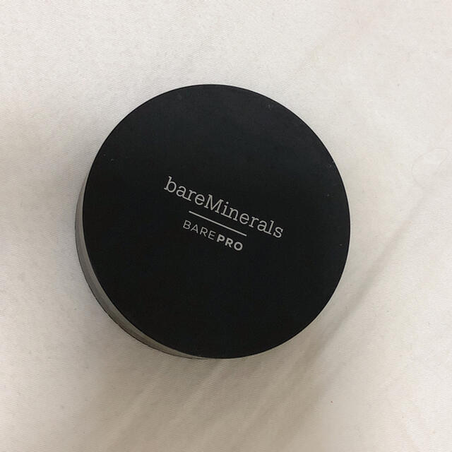 bareMinerals(ベアミネラル)のベアミネラル　ベアプロ　パウダーファンデーション  コスメ/美容のベースメイク/化粧品(ファンデーション)の商品写真