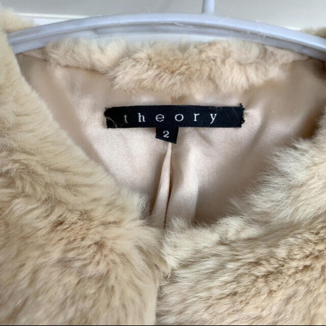 theory(セオリー)のtheory ラビットファー　コート　定価10万 レディースのジャケット/アウター(毛皮/ファーコート)の商品写真