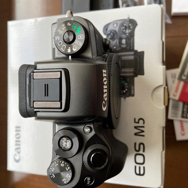 Canon(キヤノン)のcanon EOS M5 ボディ ブラック 良品 スマホ/家電/カメラのカメラ(ミラーレス一眼)の商品写真