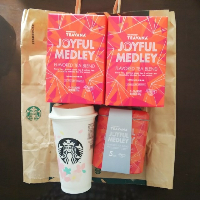 Starbucks Coffee(スターバックスコーヒー)の2020年SAKURAリユーザブルカップ&茶葉ジョイフルメドレーセット 食品/飲料/酒の飲料(茶)の商品写真