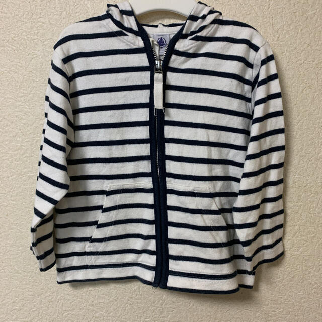 PETIT BATEAU(プチバトー)のプチバトー ボーダーパーカー キッズ/ベビー/マタニティのキッズ服男の子用(90cm~)(ジャケット/上着)の商品写真