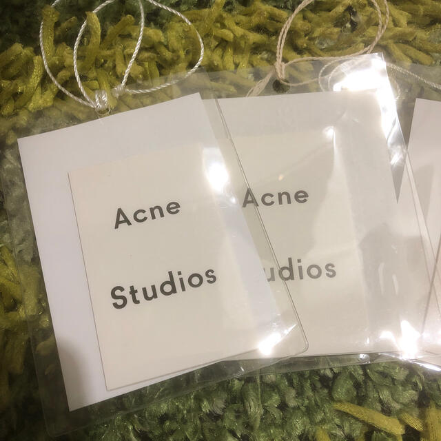 ACNE(アクネ)のアクネ　タグ　２枚 レディースのレディース その他(その他)の商品写真