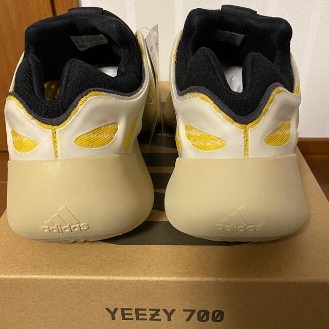 adidas(アディダス)のyeezy700 V3 SAFFLOWER サフラワー28センチ メンズの靴/シューズ(スニーカー)の商品写真