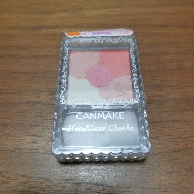 CANMAKE(キャンメイク)のキャンメイク　マットフルールチークス03　マットマーマレード コスメ/美容のベースメイク/化粧品(チーク)の商品写真