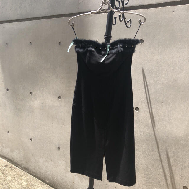 PAOLA FRANI(パオラフラーニ)のPAOLA FLANI  / ミニドレス 黒 ファー付 レディースのフォーマル/ドレス(ミディアムドレス)の商品写真