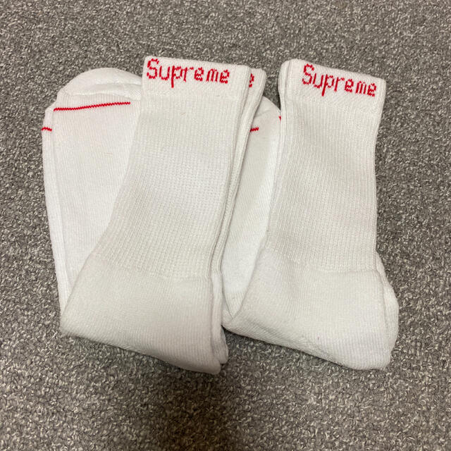 Supreme(シュプリーム)のSupreme 靴下 ソックス Hanes メンズのレッグウェア(ソックス)の商品写真