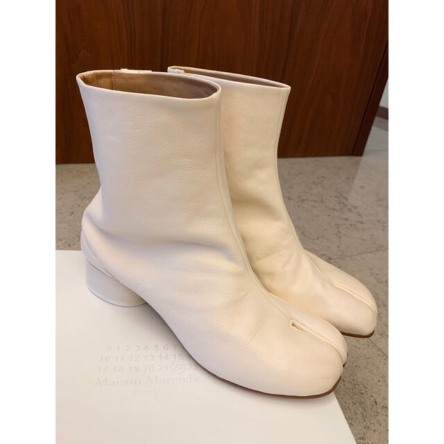 Maison Martin Margiela(マルタンマルジェラ)のクーポン中お値下げ‼︎ Maison Margiela Tabi アンクルブーツ レディースの靴/シューズ(ブーツ)の商品写真