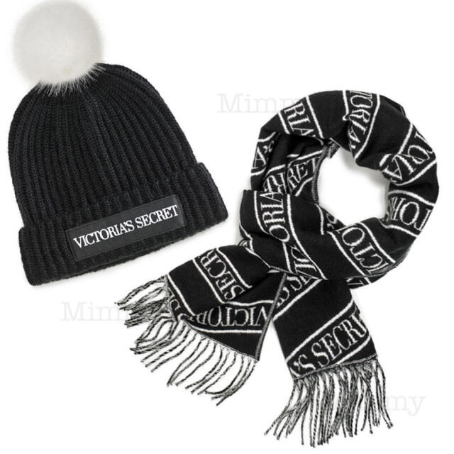 Victoria's Secret(ヴィクトリアズシークレット)のロゴポンポンハット♡ニット帽♡ブラック レディースの帽子(ニット帽/ビーニー)の商品写真