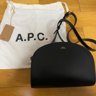 アーペーセー(A.P.C)のA.P.C ハーフムーンバッグ　ブラック(ショルダーバッグ)