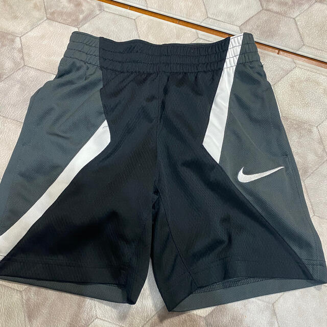 NIKE(ナイキ)のNIKE パンツ 120~130 キッズ/ベビー/マタニティのキッズ服男の子用(90cm~)(パンツ/スパッツ)の商品写真