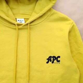 アーペーセー(A.P.C)のa.p.c us限定　スウェットパーカー/マスタードイエロー/表参道限定(パーカー)