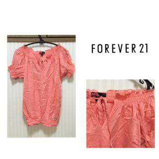 フォーエバートゥエンティーワン(FOREVER 21)のforever21オフショルトップス(シャツ/ブラウス(半袖/袖なし))