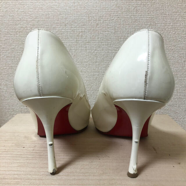 Christian Louboutin(クリスチャンルブタン)の37 1/2 ルブタンエナメルパンプス レディースの靴/シューズ(ハイヒール/パンプス)の商品写真