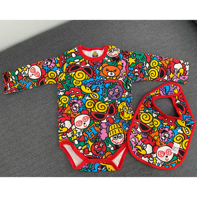 HYSTERIC MINI(ヒステリックミニ)の新品☆ヒステリックミニ ロンパース＆スタイ‼︎ キッズ/ベビー/マタニティのベビー服(~85cm)(ロンパース)の商品写真