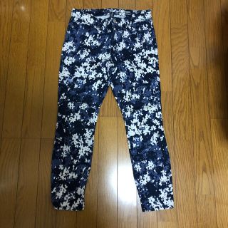 ギャップ(GAP)のgap 花柄パンツ　W64(スキニーパンツ)