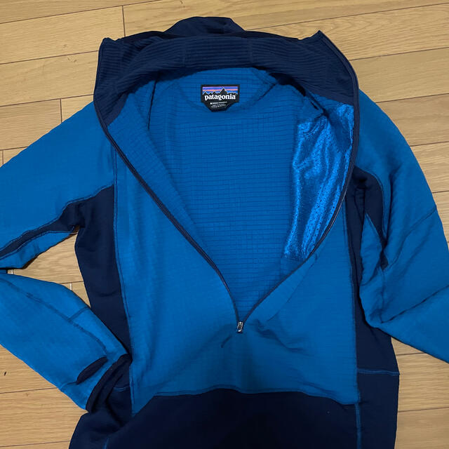 patagonia(パタゴニア)のパタゴニア メンズ・R1プルオーバー・フーディ Mサイズ 美品 メンズのトップス(パーカー)の商品写真