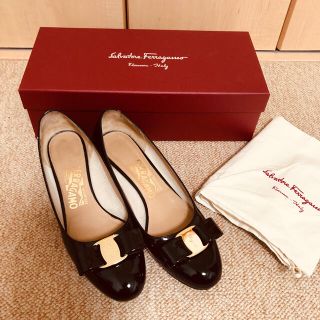 フェラガモ(Ferragamo)のフェラガモ ヴァラ　フラットシューズ　プラダ　セリーヌ(バレエシューズ)