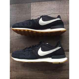 ナイキ(NIKE)の定番モデル　美品　NIKE 24.0cm レディース　ブラック(スニーカー)