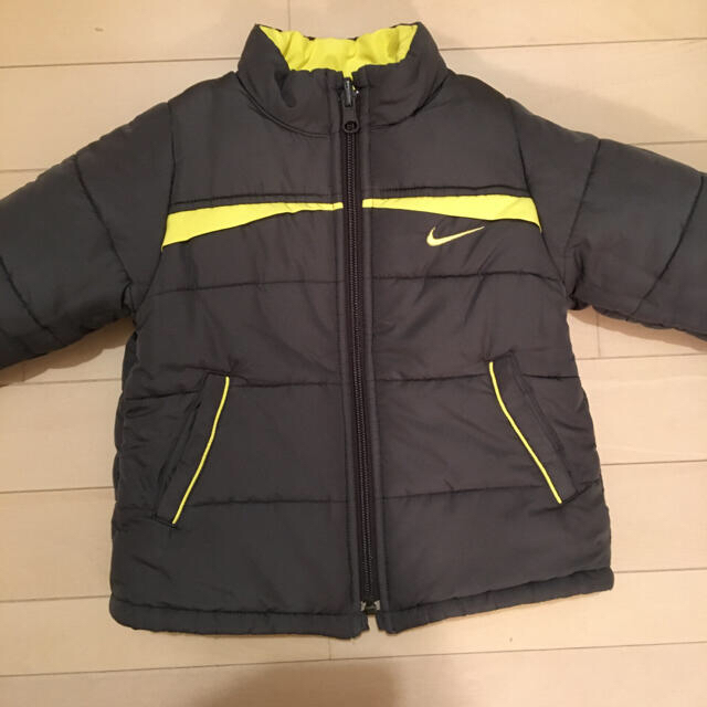 NIKE(ナイキ)のナイキ　80cm  ジャンパー　リバーシブル　ダウンコート　アウター　キッズ キッズ/ベビー/マタニティのベビー服(~85cm)(ジャケット/コート)の商品写真