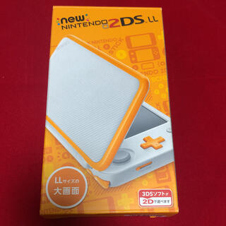 ニンテンドウ(任天堂)の新品　NEW ニンテンドー　2DS LL ホワイト×オレンジ(携帯用ゲーム機本体)