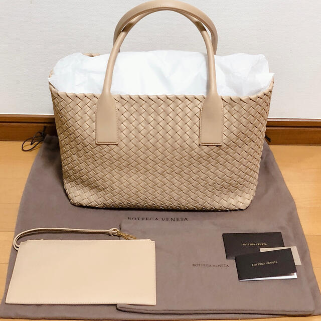 BOTTEGA VENETA トートバック カバ　ベージュ | フリマアプリ ラクマ