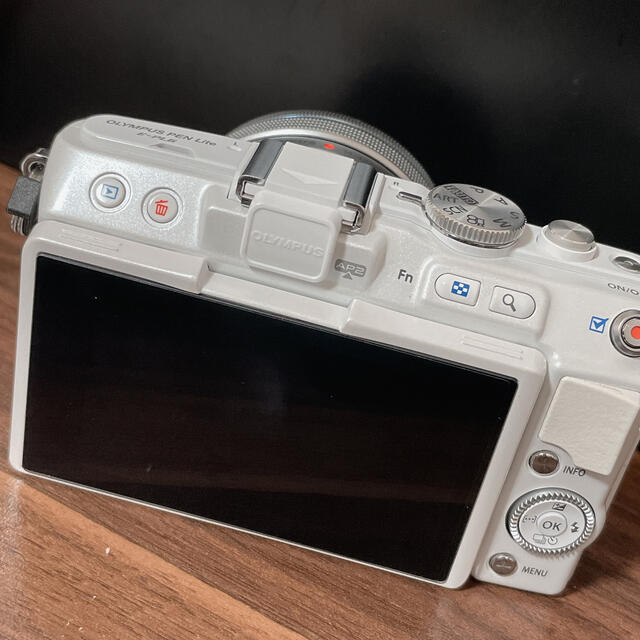 OLYMPUS ミラーレス一眼 PEN Lite E-PL6 ホワイト 2