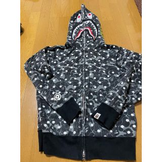 アベイシングエイプ(A BATHING APE)の美品 BAPE シャークパーカー カモ＆ドット 黒M エイプ(パーカー)