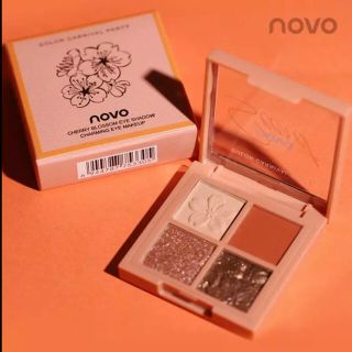 新品♡novo さくらアイシャドウパレット(アイシャドウ)