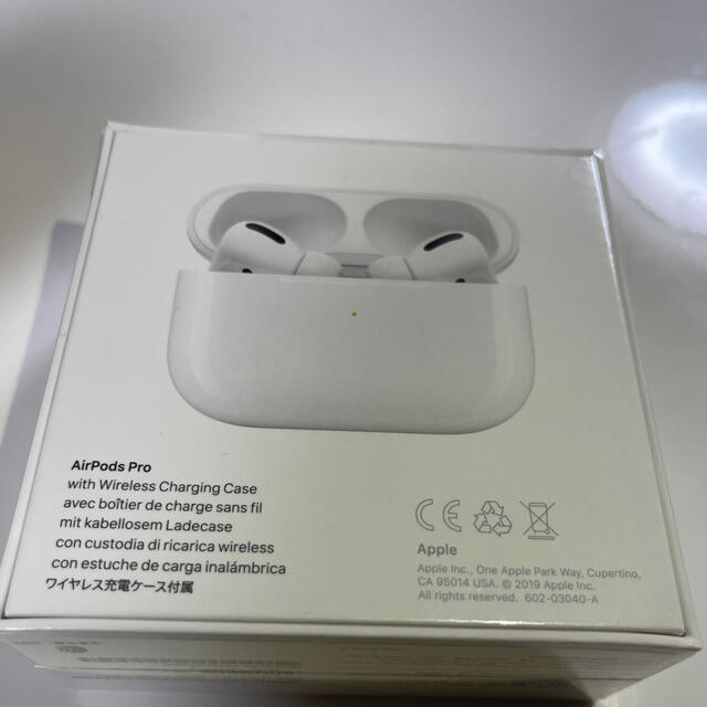 Apple(アップル)の新品 正規品 Apple AirPods Pro エア ポッズ プロ スマホ/家電/カメラのオーディオ機器(ヘッドフォン/イヤフォン)の商品写真