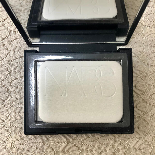 NARS(ナーズ)のNARS　ライトリフレクティングセッティングパウダー　プレスト コスメ/美容のベースメイク/化粧品(フェイスパウダー)の商品写真