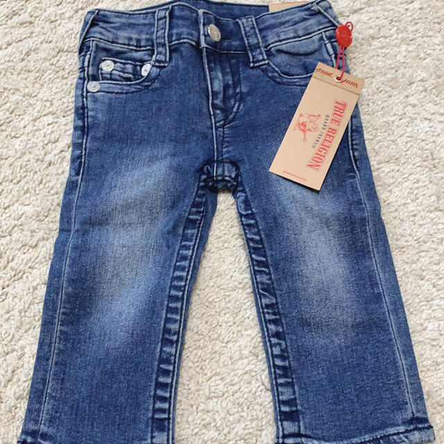 True Religion(トゥルーレリジョン)の新品 トゥルーレリジョン ベビーデニム 12M 90子供用ジーンズ ファミリア  キッズ/ベビー/マタニティのキッズ服男の子用(90cm~)(パンツ/スパッツ)の商品写真