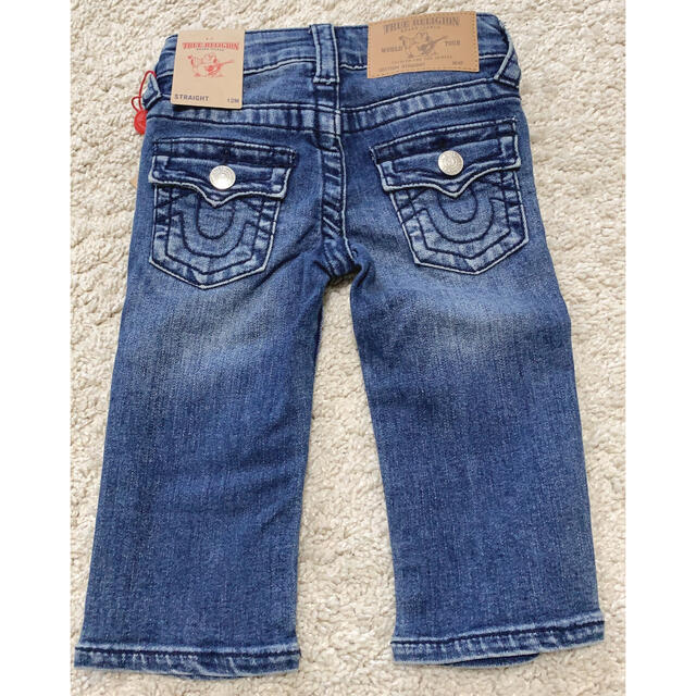 True Religion(トゥルーレリジョン)の新品 トゥルーレリジョン ベビーデニム 12M 90子供用ジーンズ ファミリア  キッズ/ベビー/マタニティのキッズ服男の子用(90cm~)(パンツ/スパッツ)の商品写真