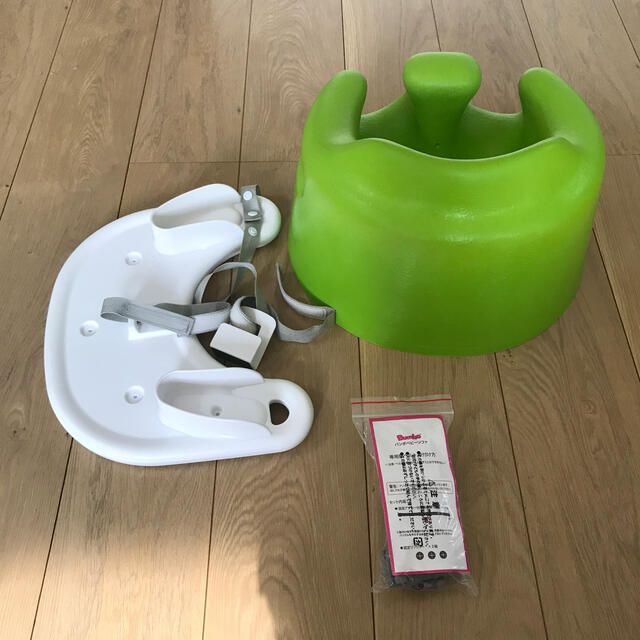 Bumbo(バンボ)の【送料込】バンボ　グリーン　テーブル付き　Bumbo キッズ/ベビー/マタニティの授乳/お食事用品(その他)の商品写真