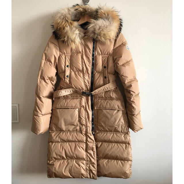 MONCLER(モンクレール)のMONCLER モンクレール MELINAメリナファー&ベルト&フーディー付 メンズのジャケット/アウター(ダウンジャケット)の商品写真